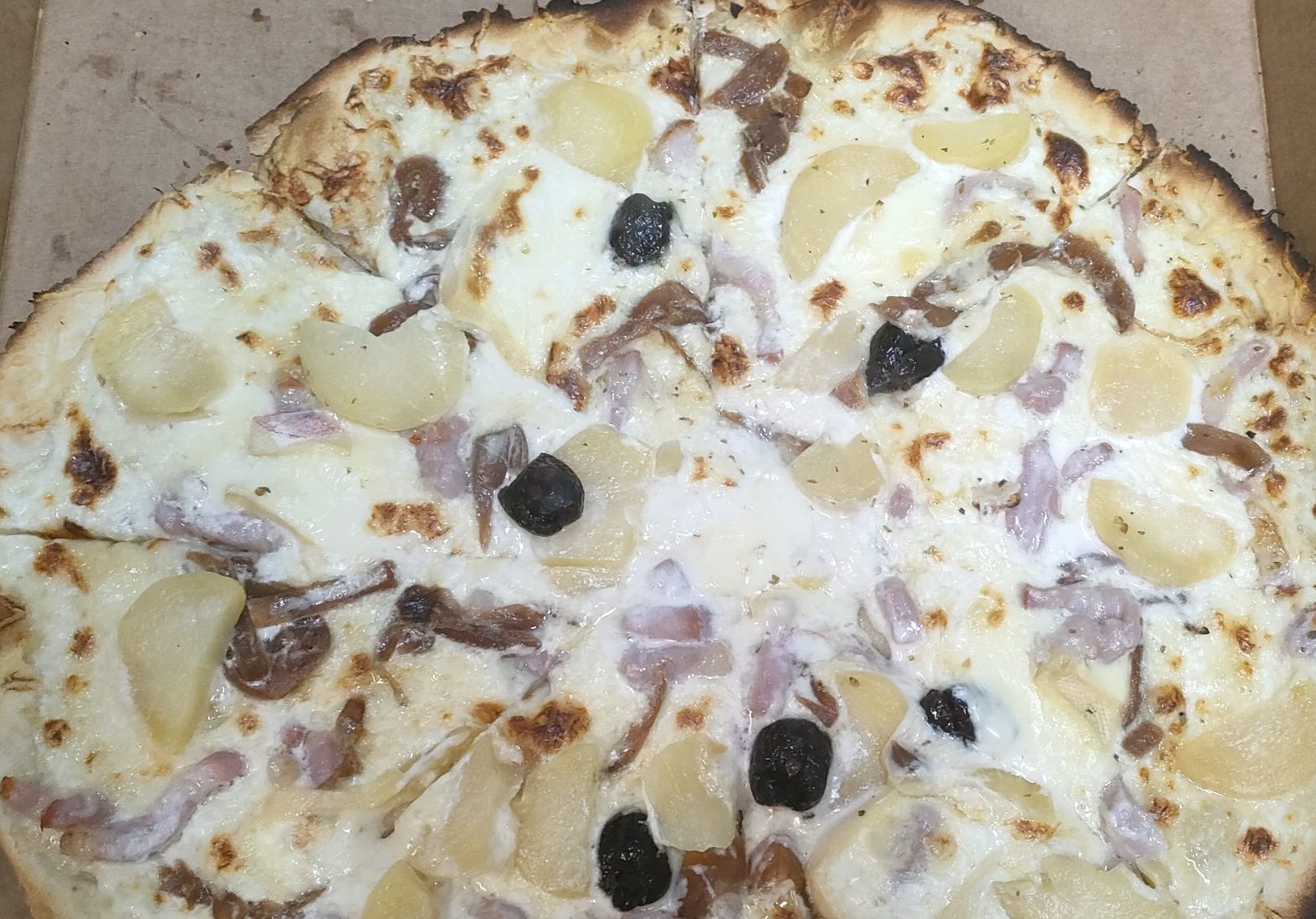 Lire la suite à propos de l’article La pizza Savoyarde : Offrez-vous une raclette sur votre pizza !